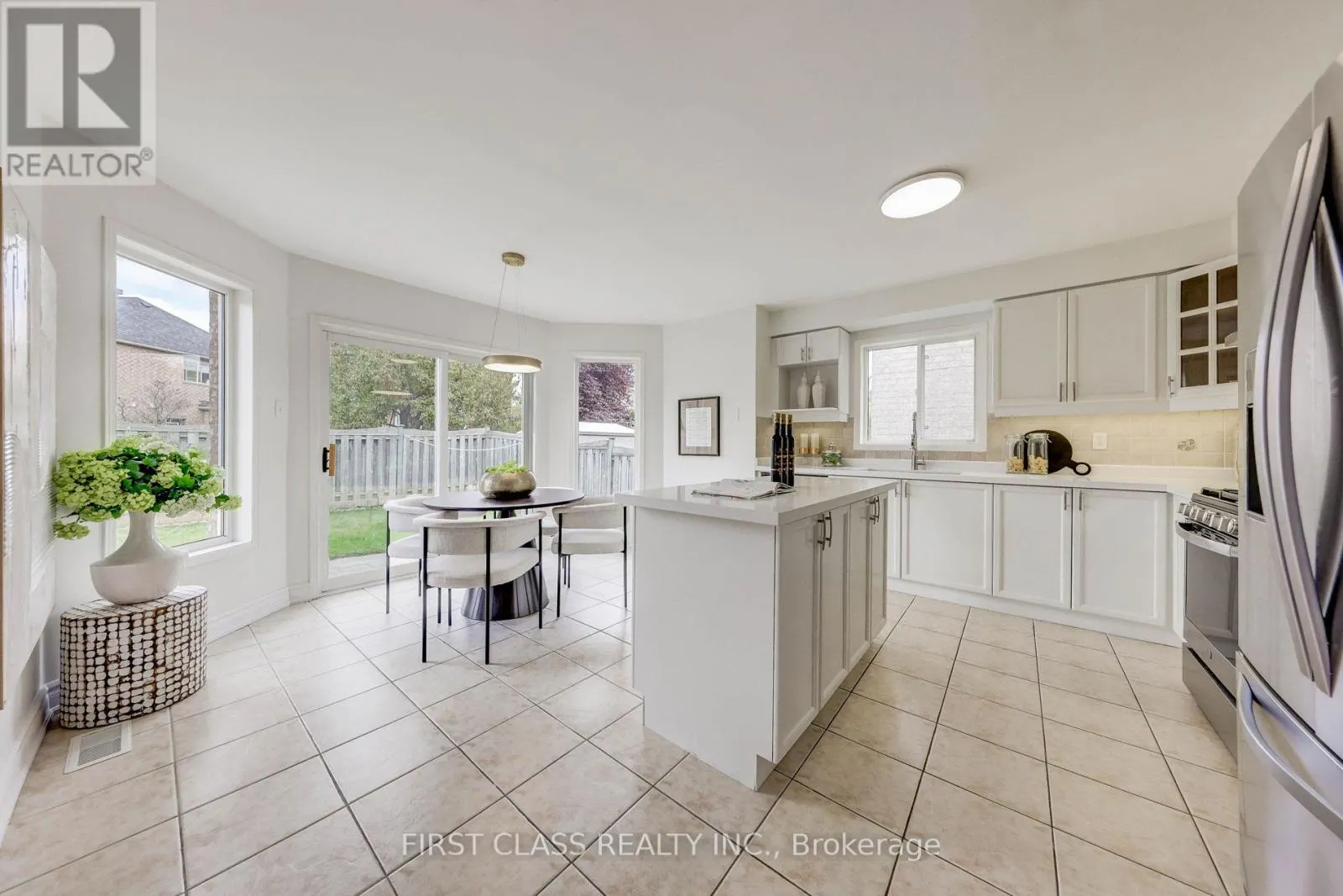 47 LAURAVIEW CRESCENT