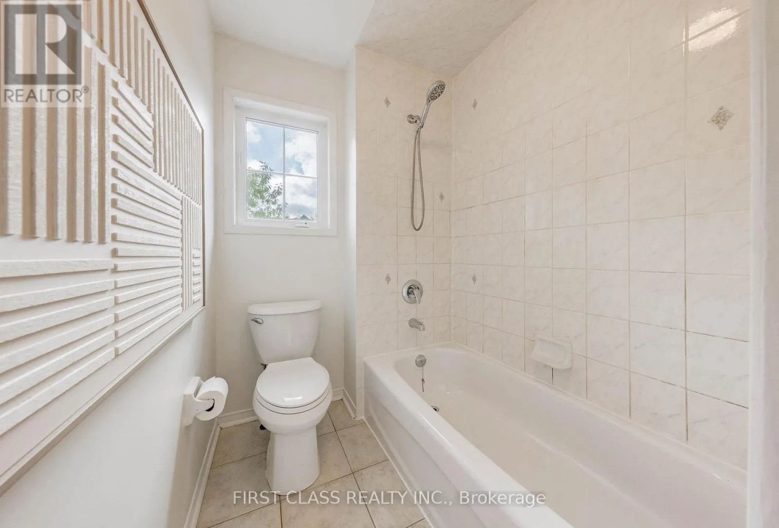 47 LAURAVIEW CRESCENT