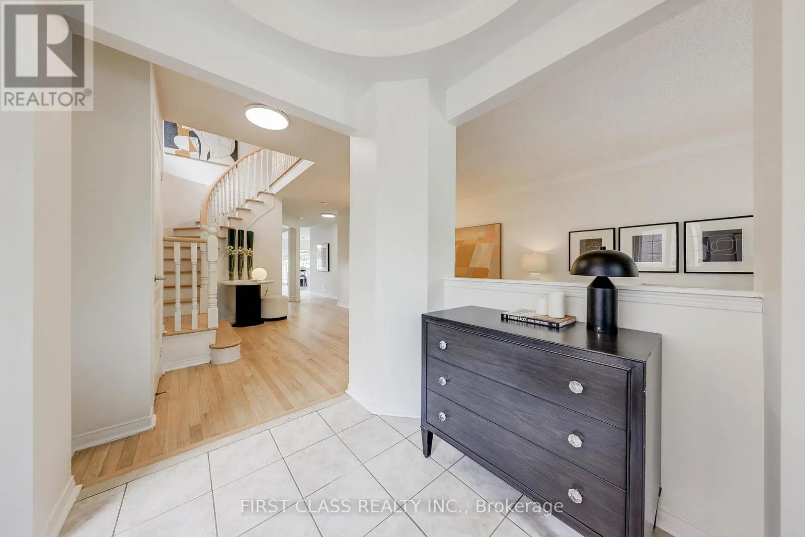 47 LAURAVIEW CRESCENT