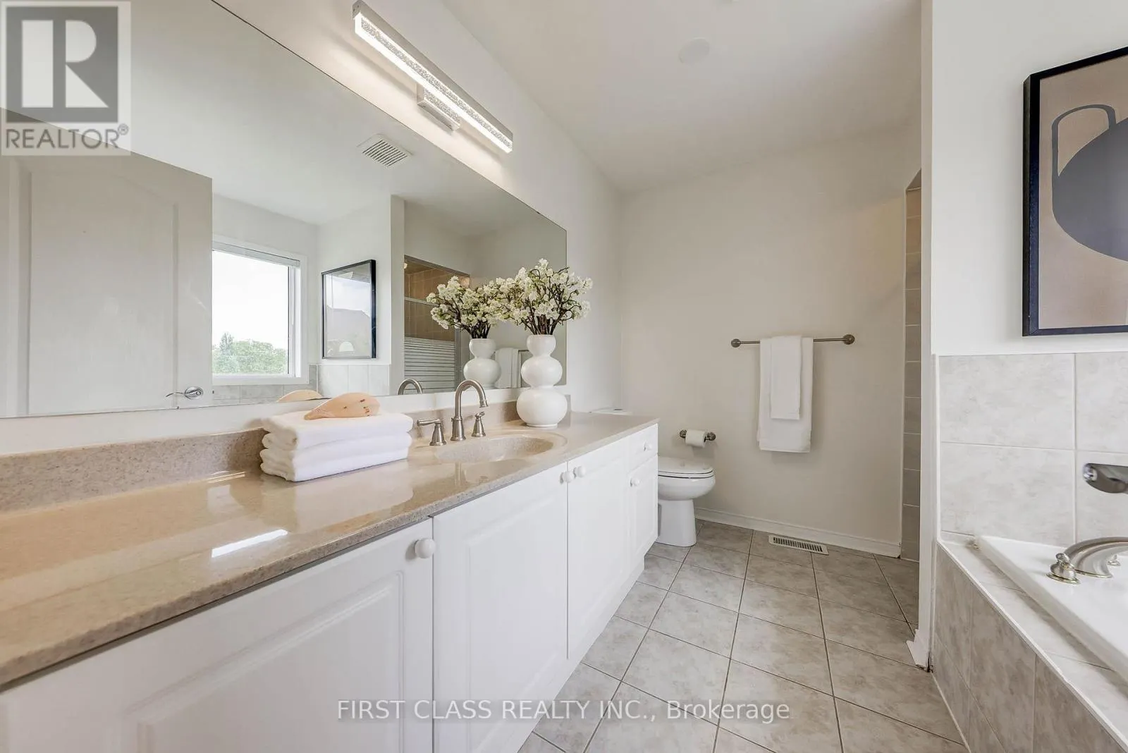 47 LAURAVIEW CRESCENT