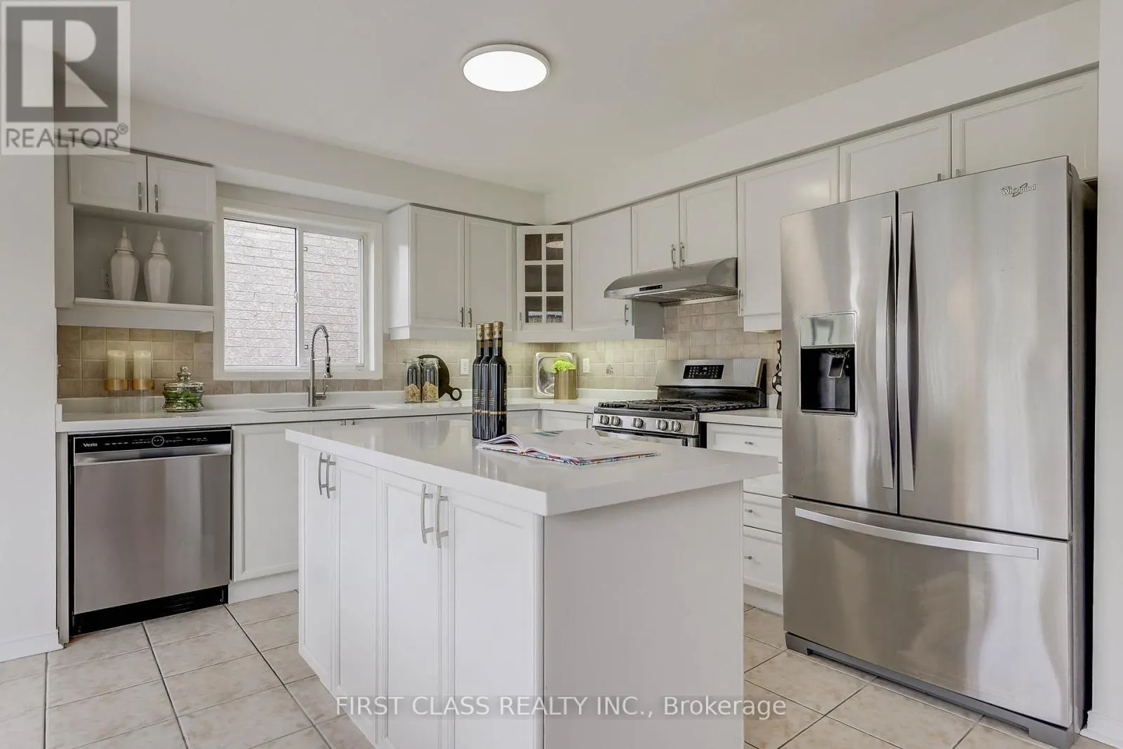 47 LAURAVIEW CRESCENT