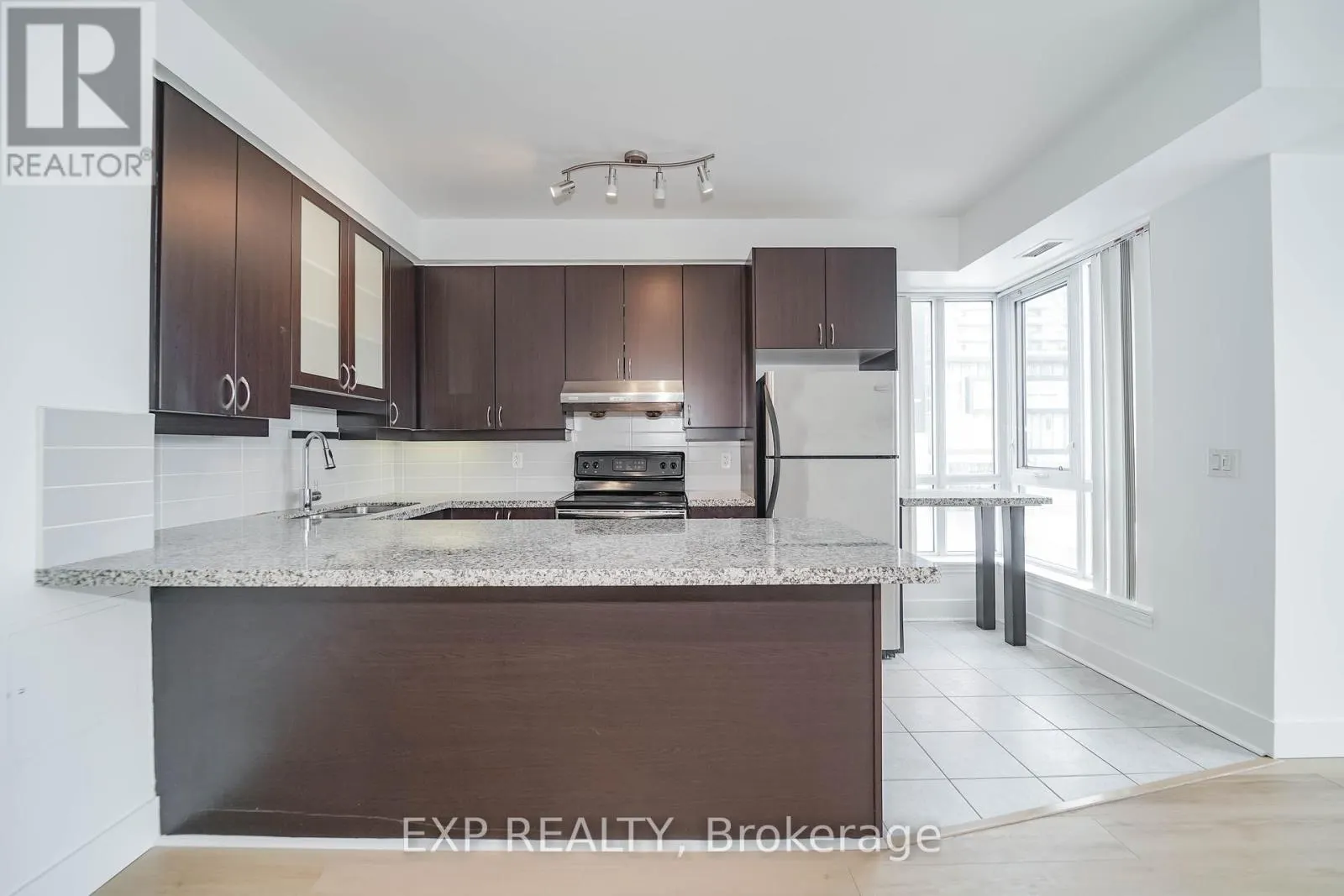 307 - 57 UPPER DUKE CRESCENT