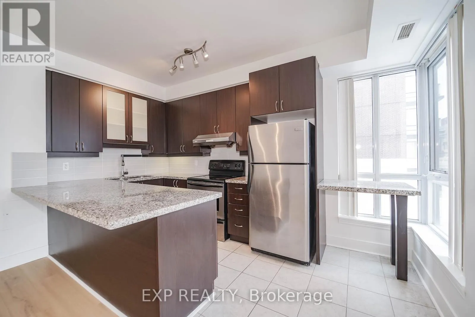 307 - 57 UPPER DUKE CRESCENT