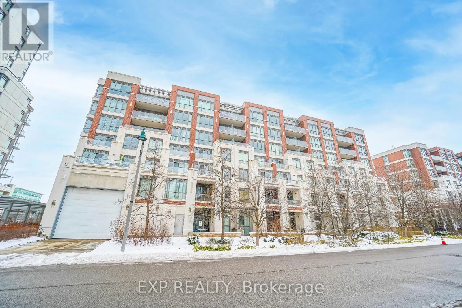 307 - 57 UPPER DUKE CRESCENT