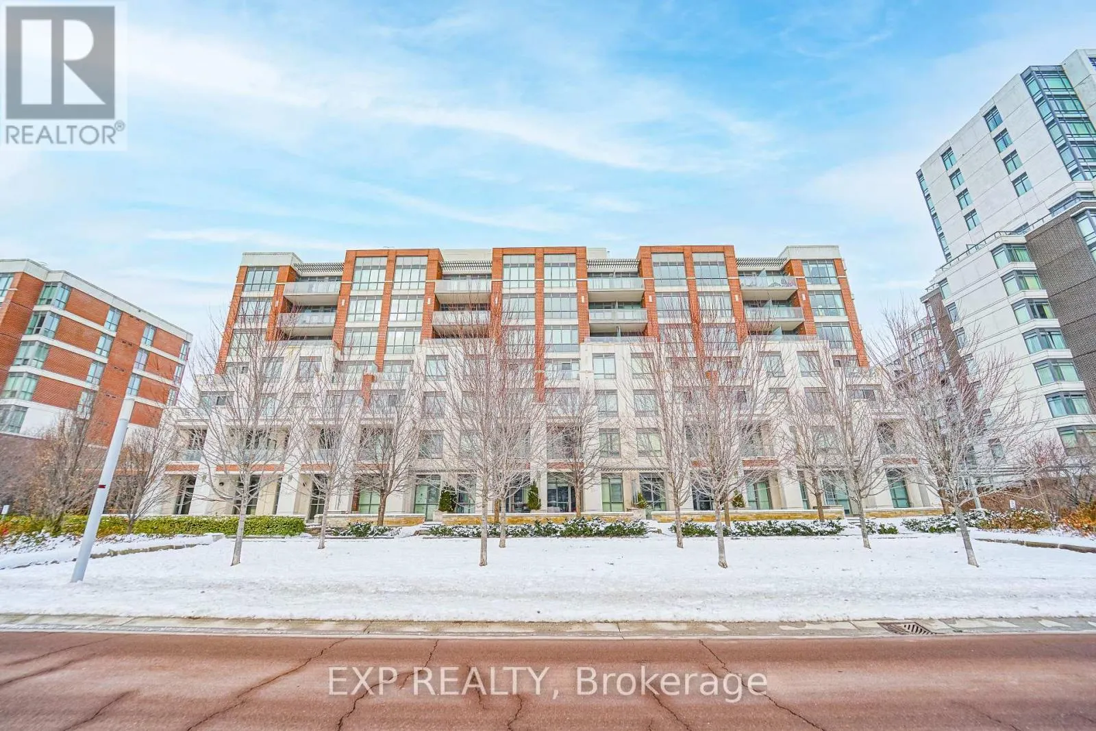 307 - 57 UPPER DUKE CRESCENT