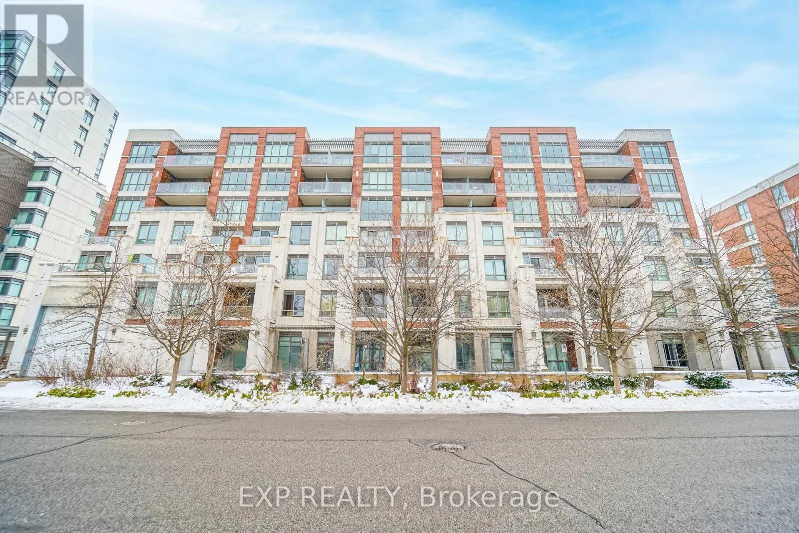 307 - 57 UPPER DUKE CRESCENT