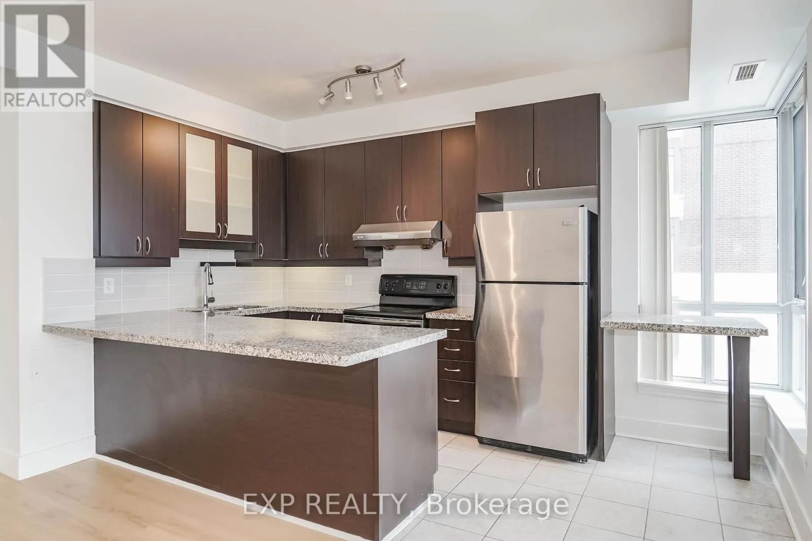 307 - 57 UPPER DUKE CRESCENT