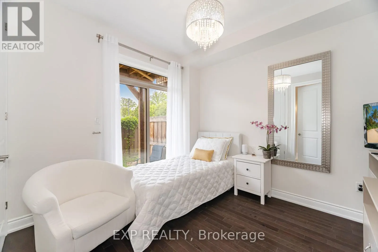 54 INGLESIDE STREET