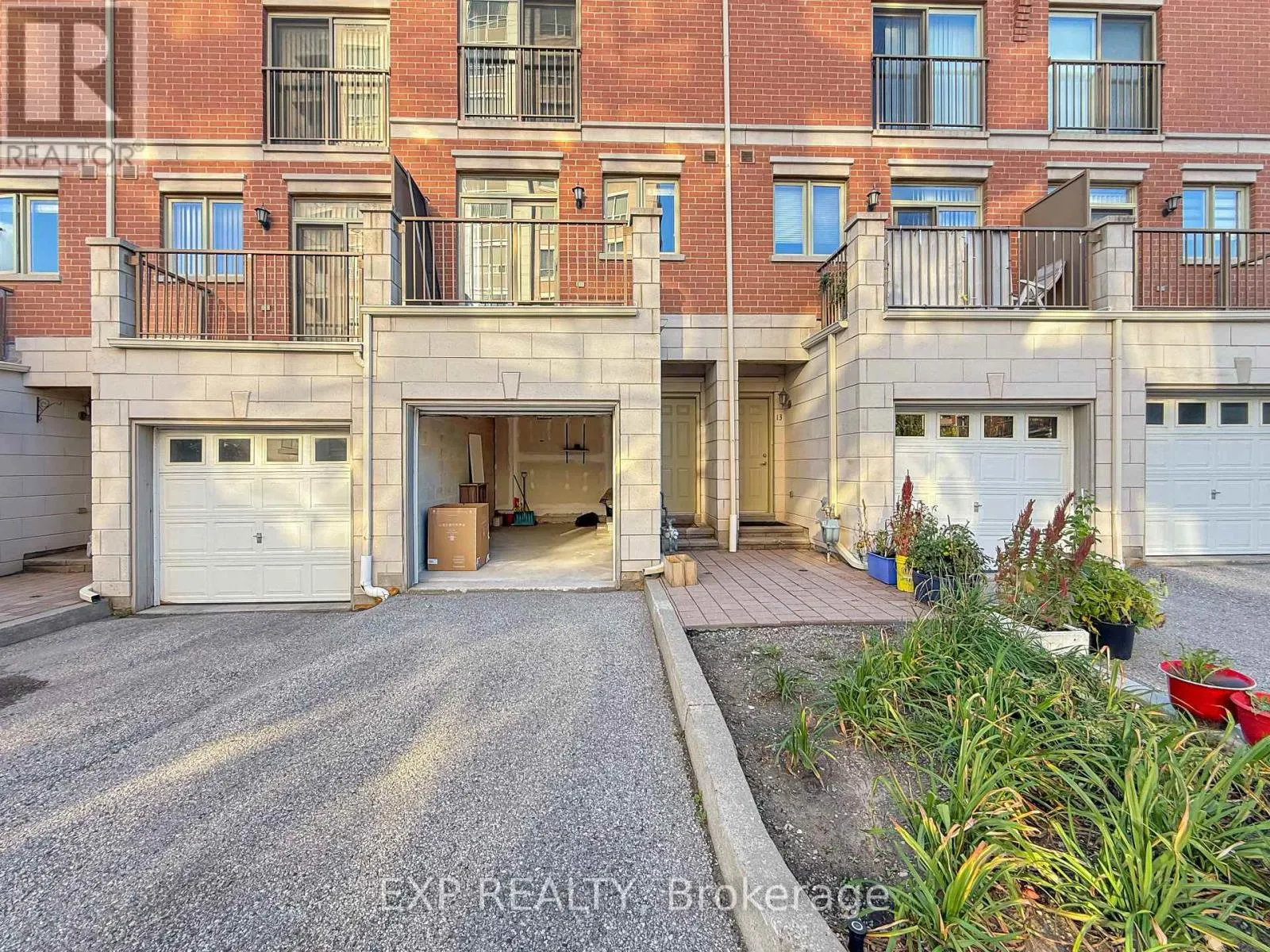 11 SADDLECREEK DRIVE