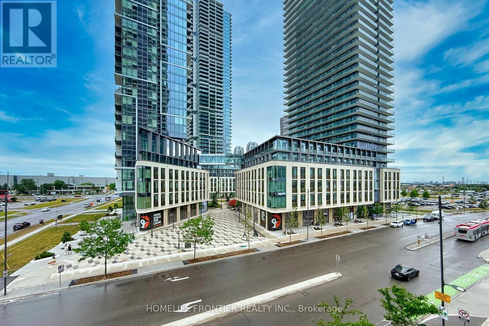303 - 950 PORTAGE PARKWAY
