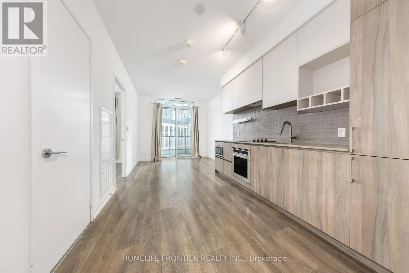 303 - 950 PORTAGE PARKWAY