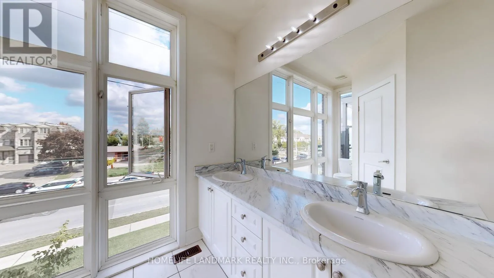 9180 BATHURST STREET