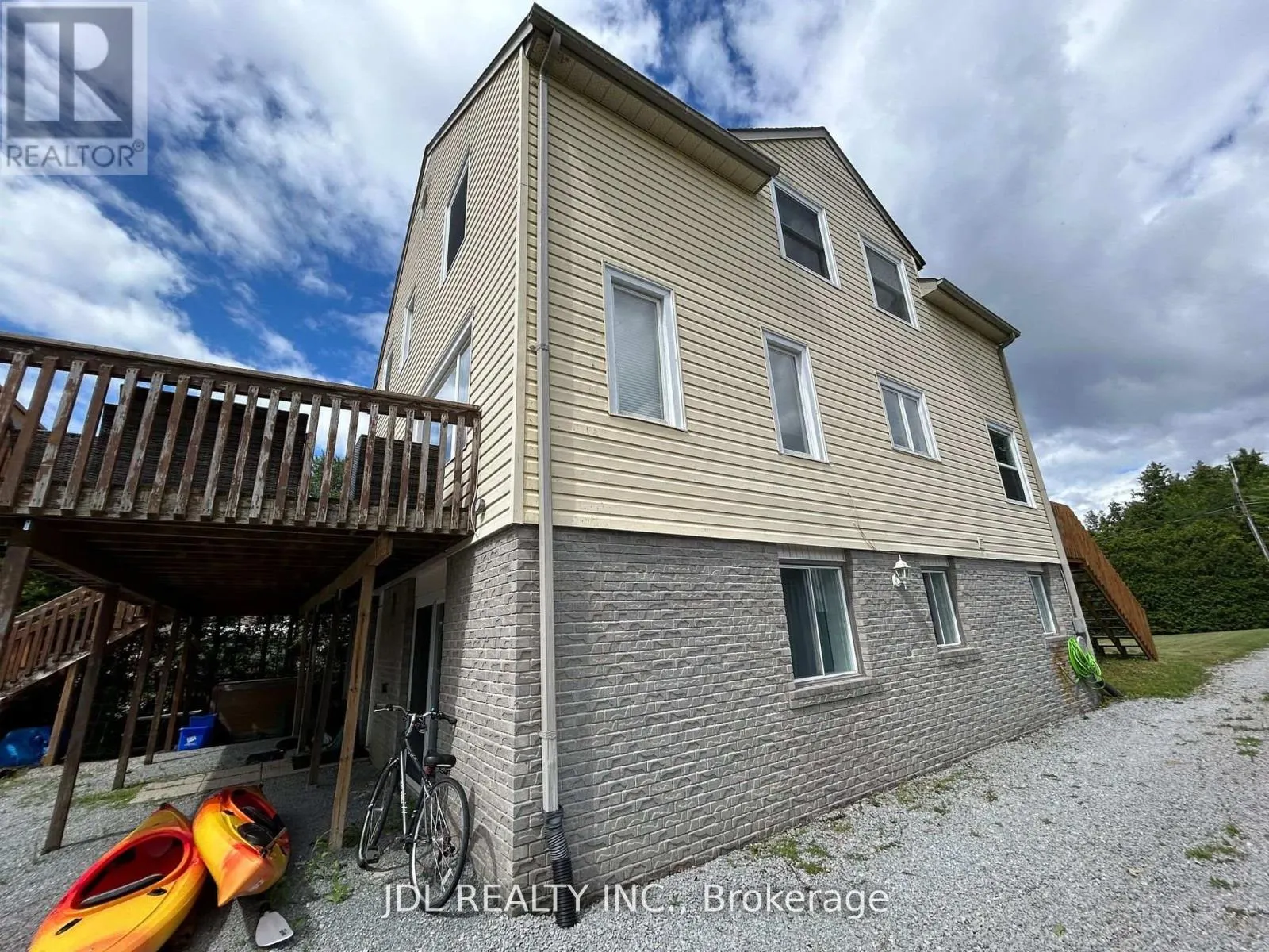 11 RED ROBIN ROAD