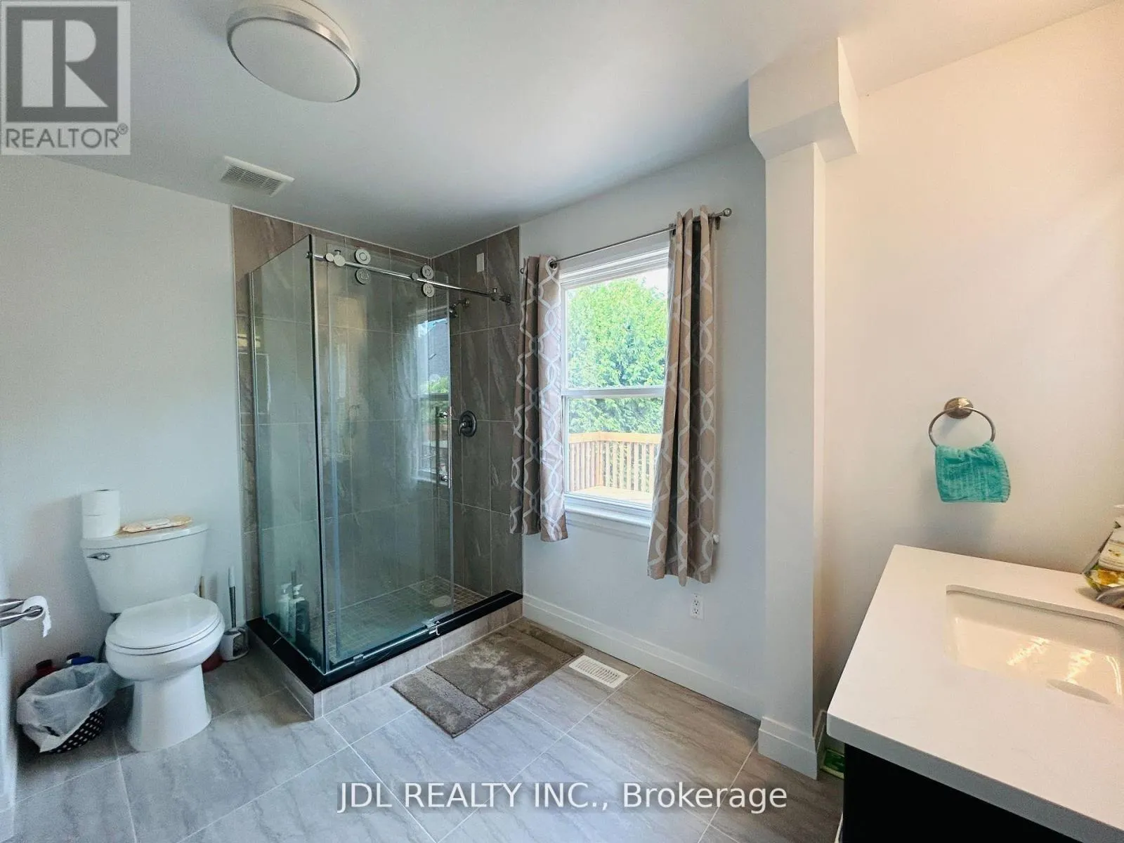 11 RED ROBIN ROAD
