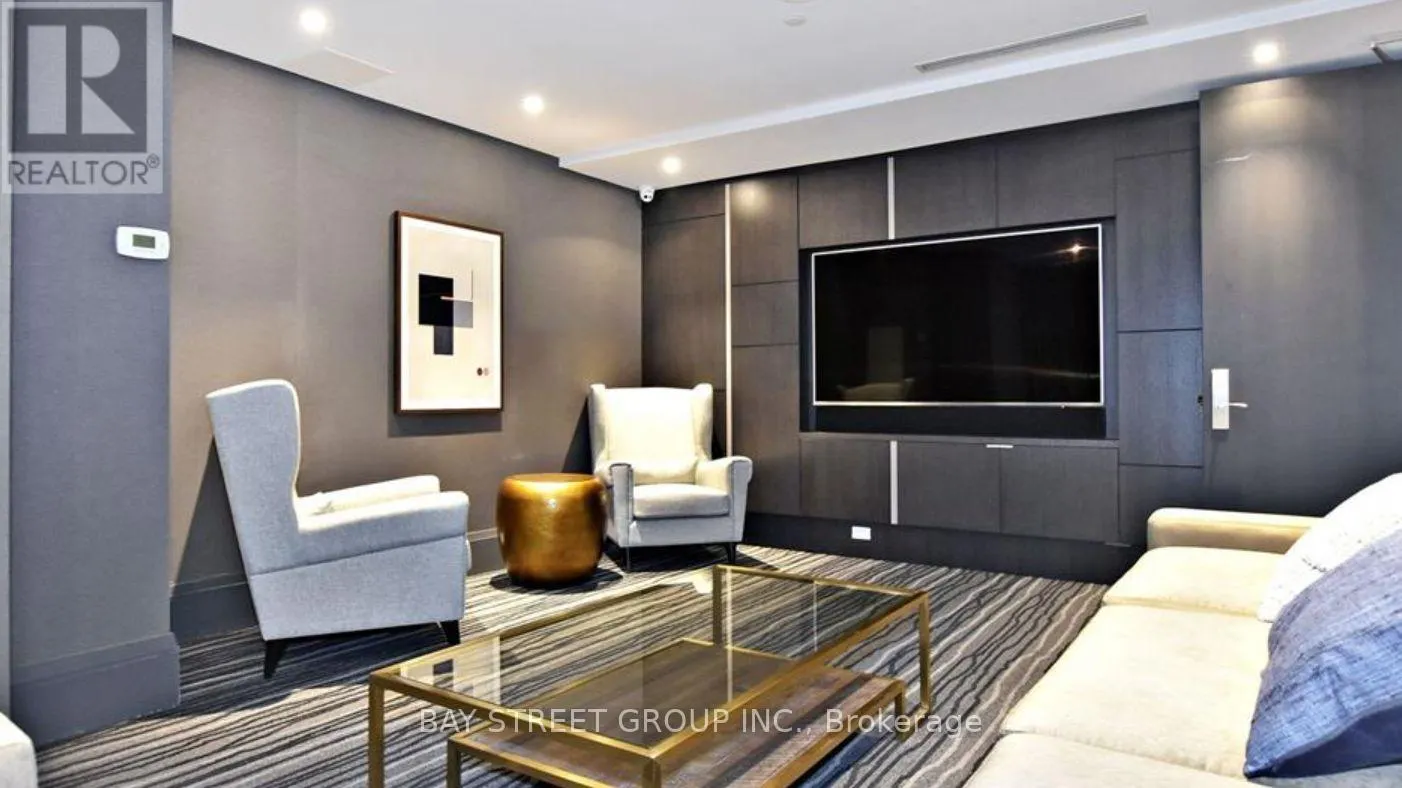 215 - 20 FRED VARLEY DRIVE