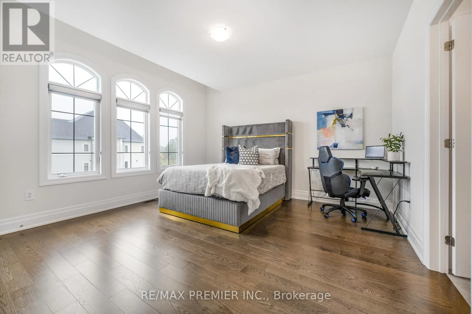 30 ENCLAVE COURT