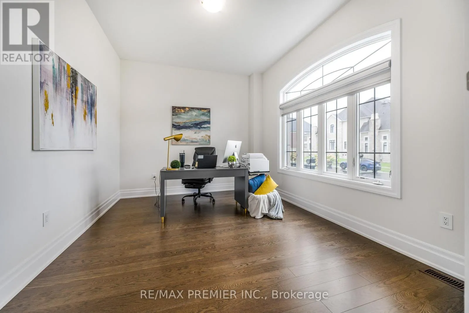 30 ENCLAVE COURT
