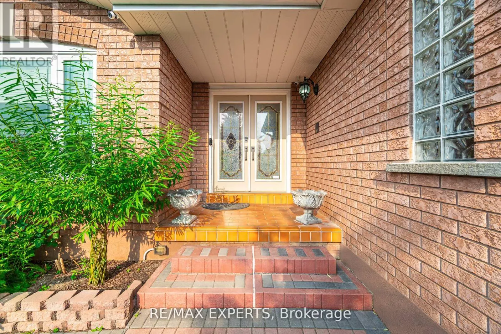 21 WILLIAMSBURG LANE