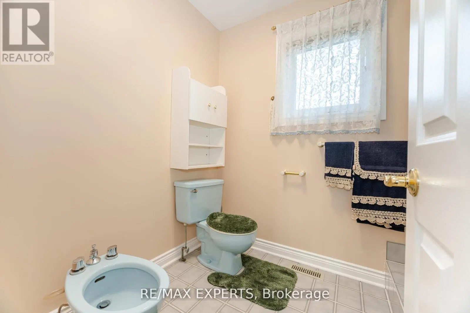 21 WILLIAMSBURG LANE
