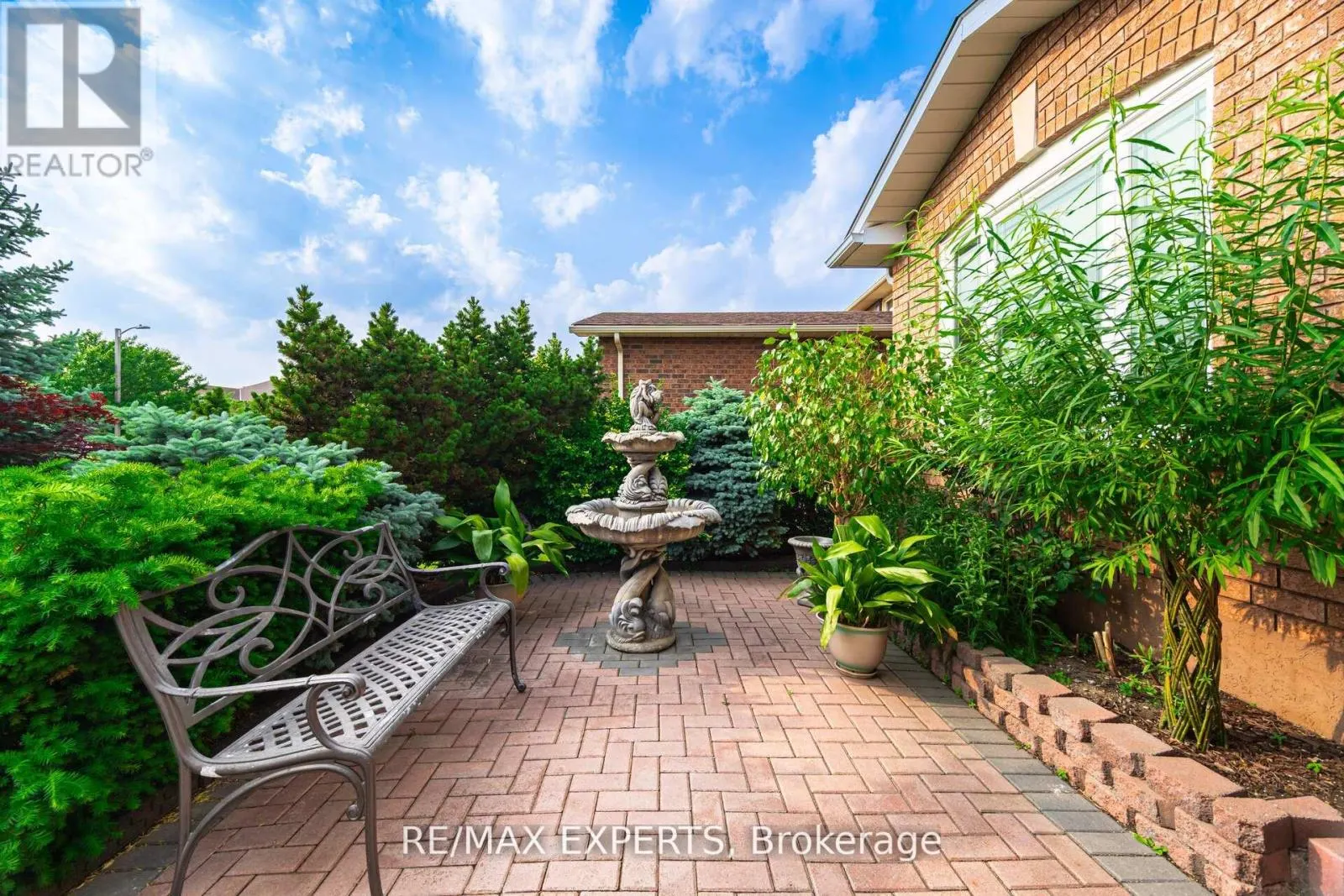 21 WILLIAMSBURG LANE