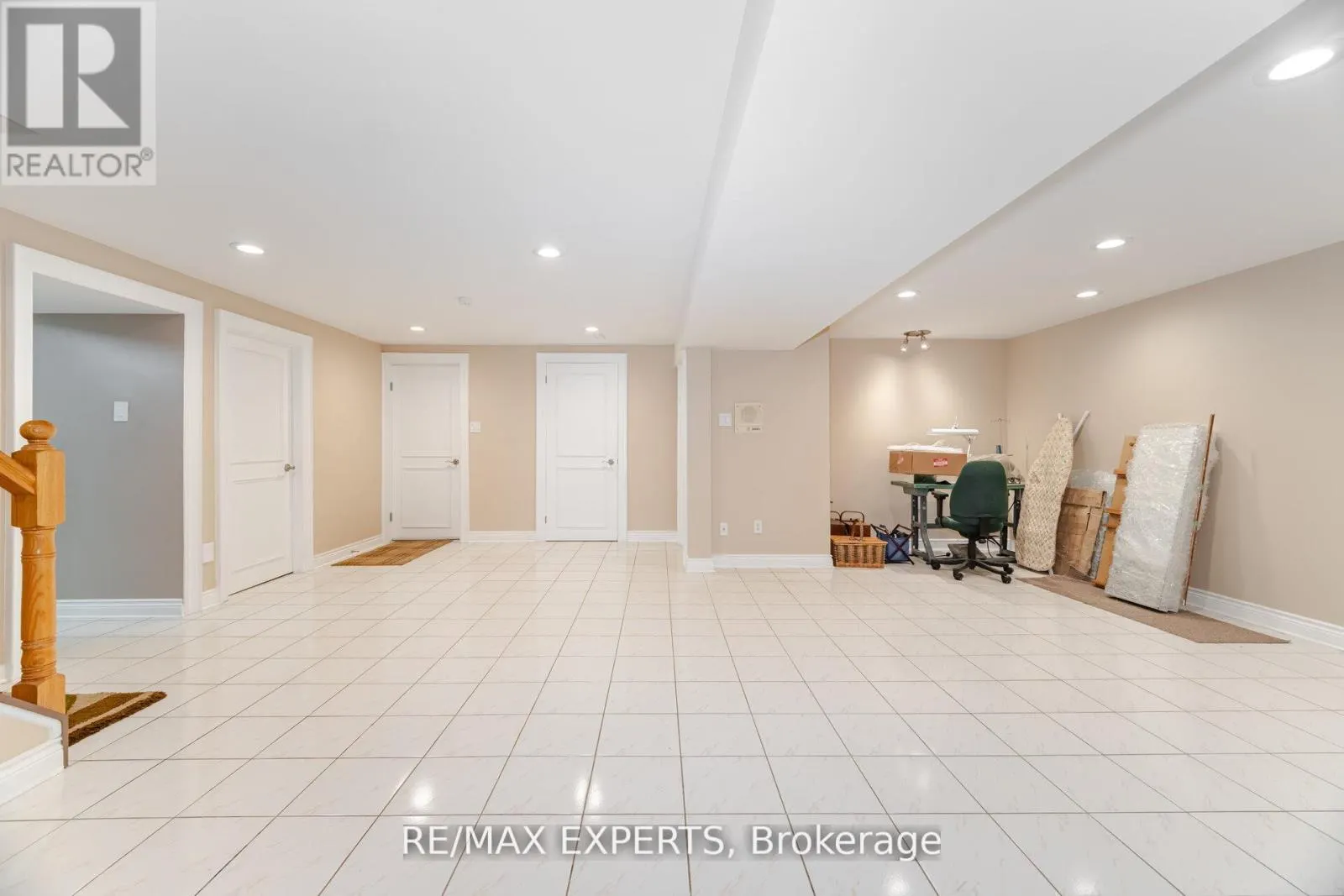 21 WILLIAMSBURG LANE