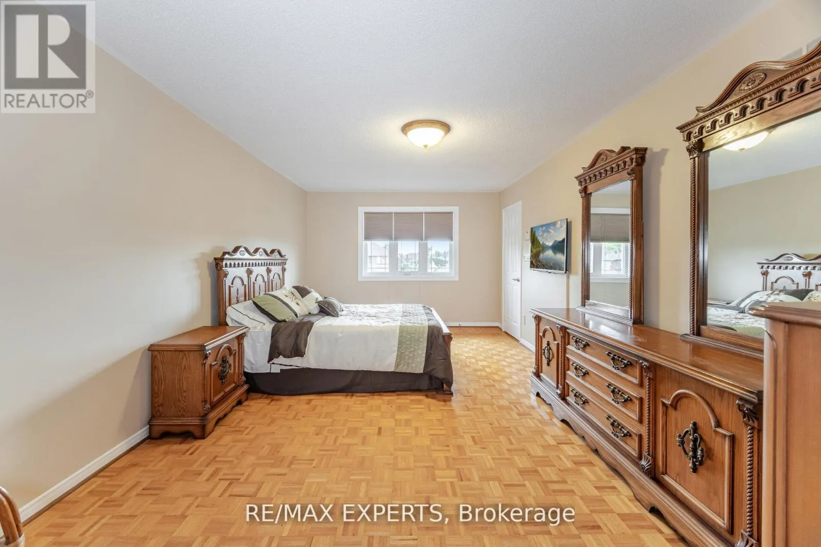 21 WILLIAMSBURG LANE
