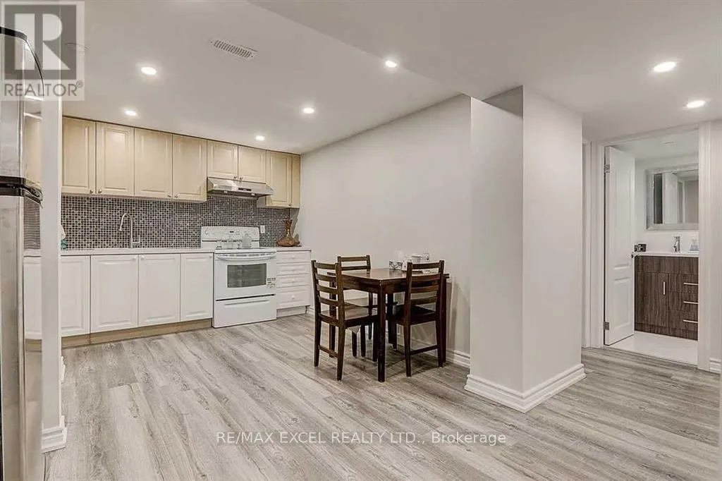 LOWER - 56 ROBINSON STREET