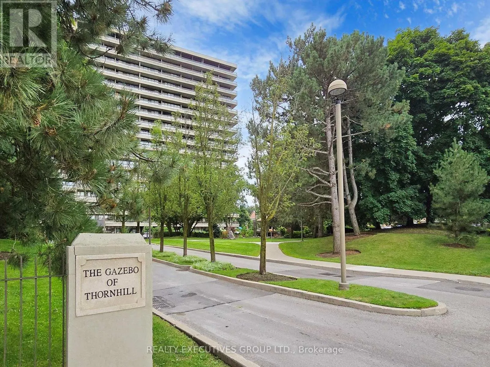 1701 - 8111 YONGE STREET