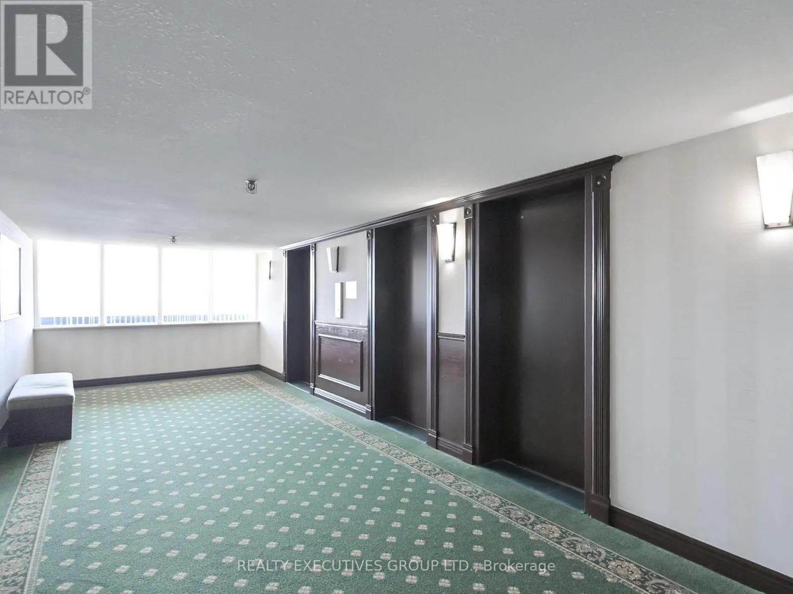 1701 - 8111 YONGE STREET
