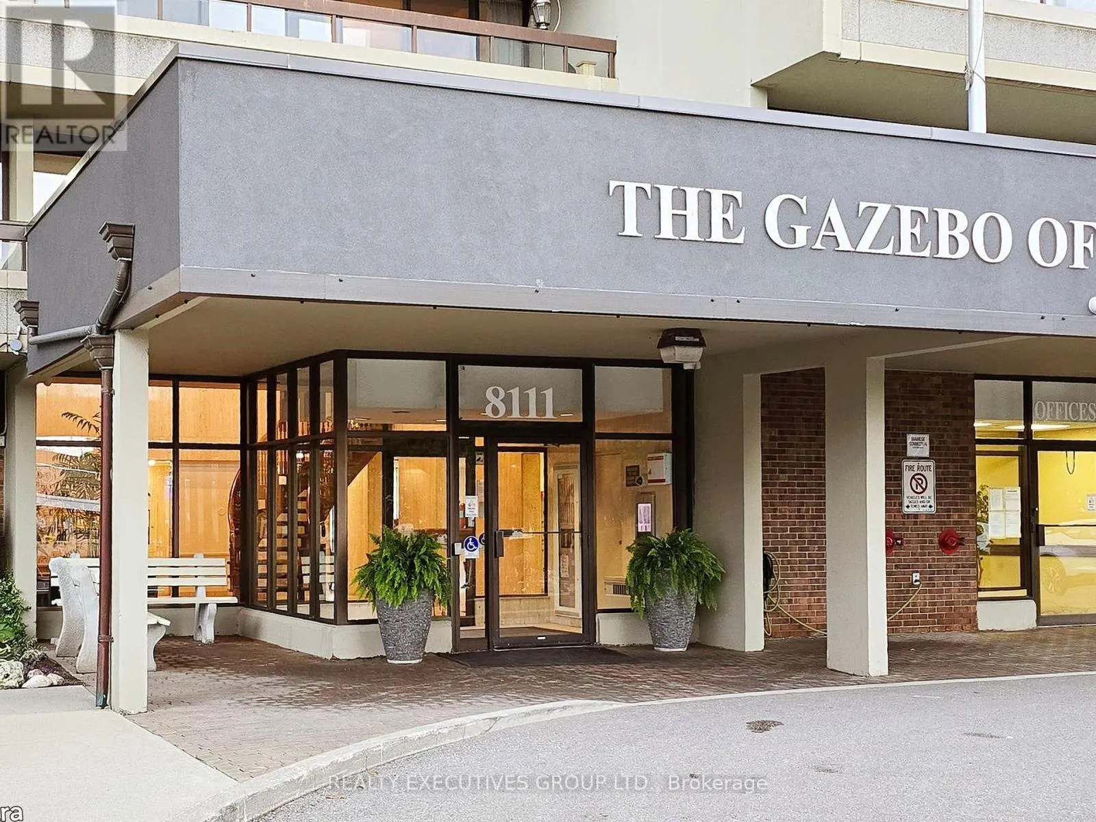 1701 - 8111 YONGE STREET