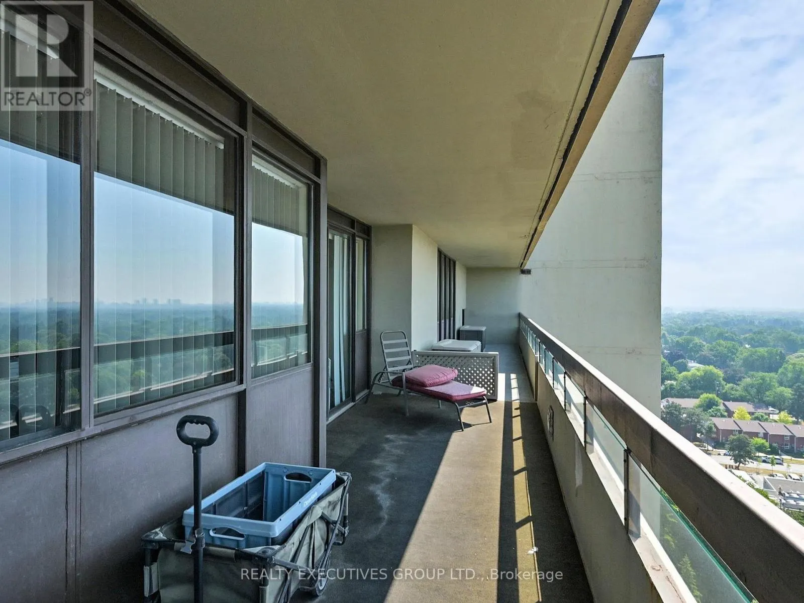 1701 - 8111 YONGE STREET