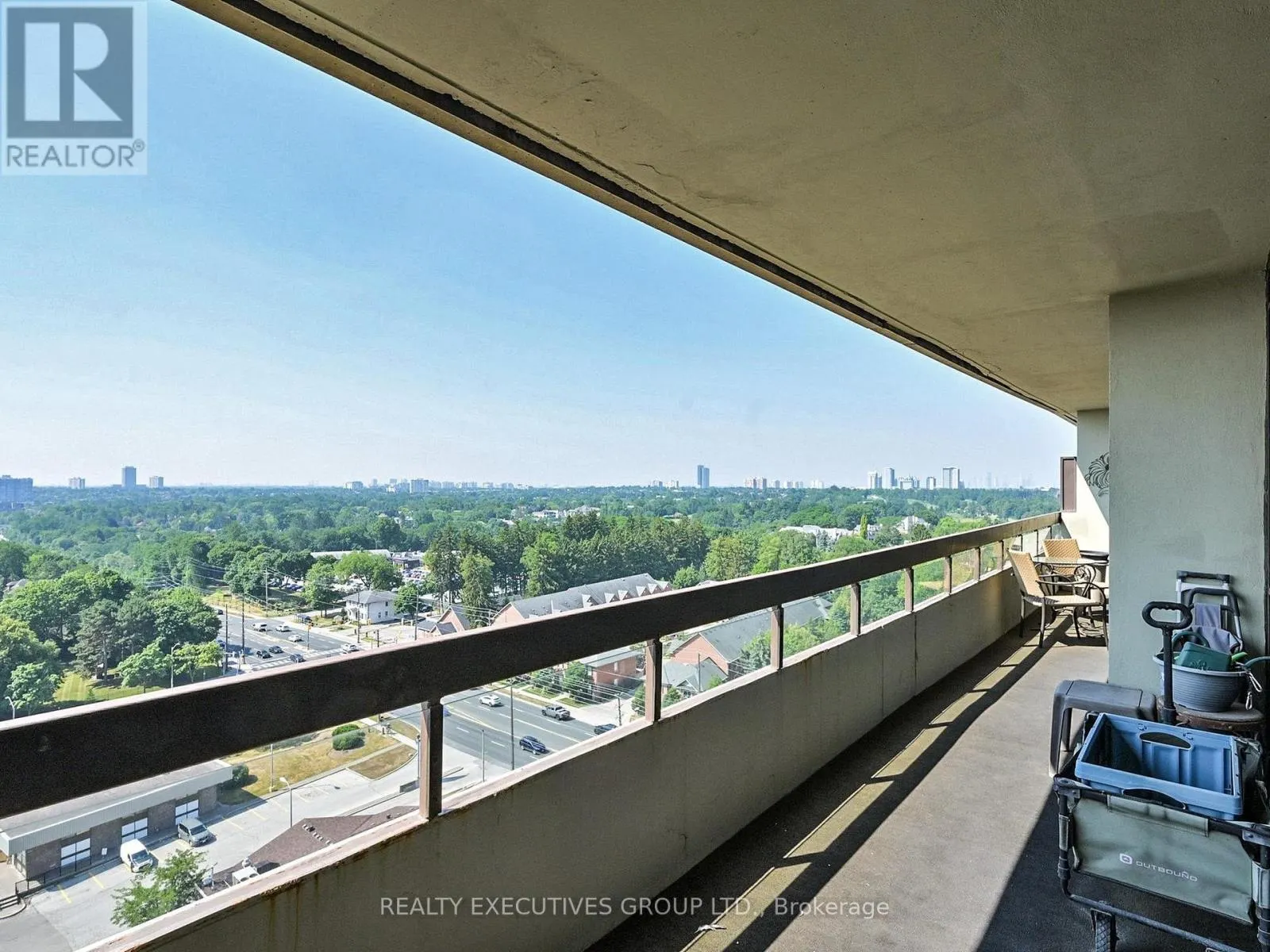 1701 - 8111 YONGE STREET