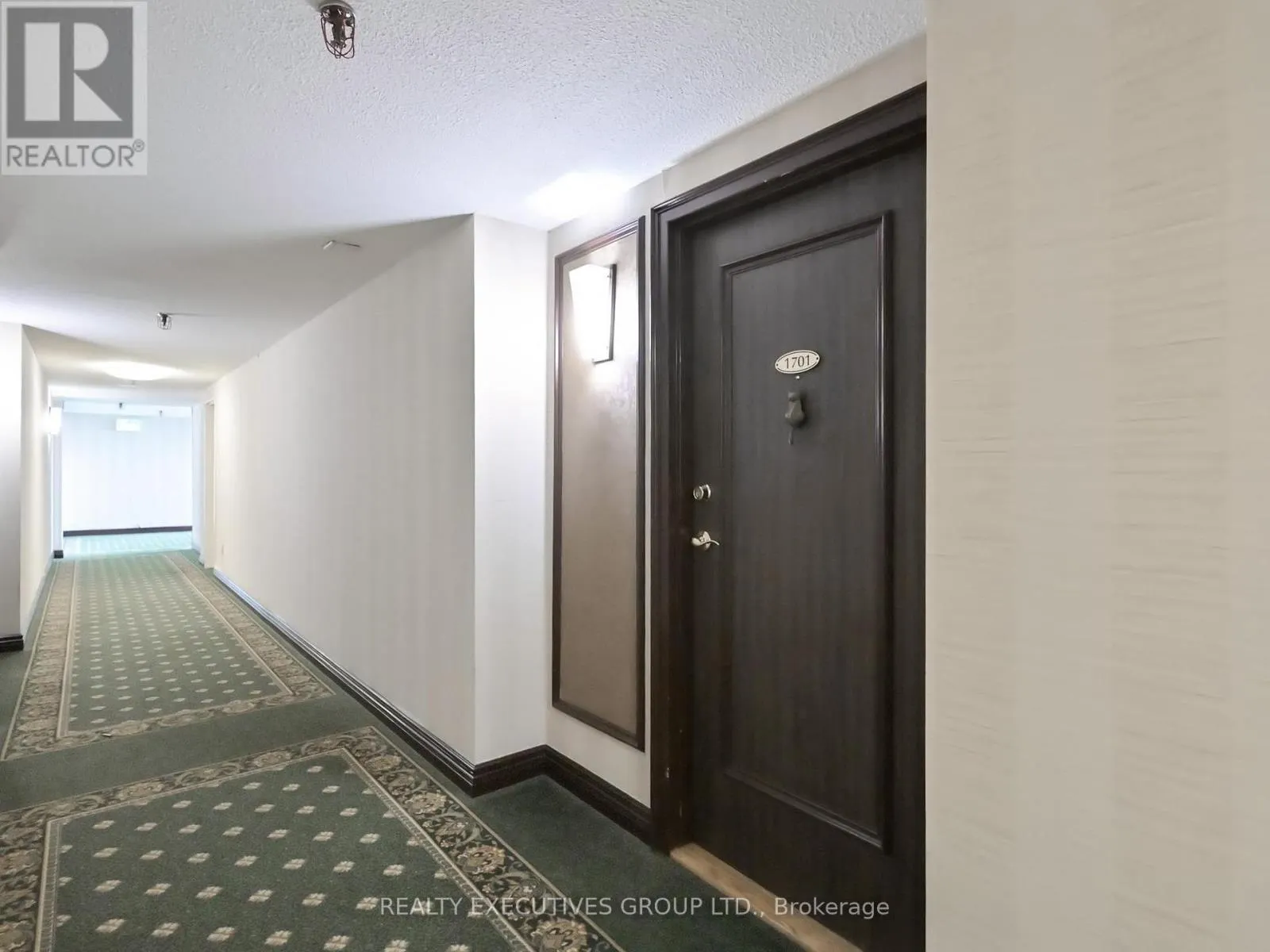 1701 - 8111 YONGE STREET