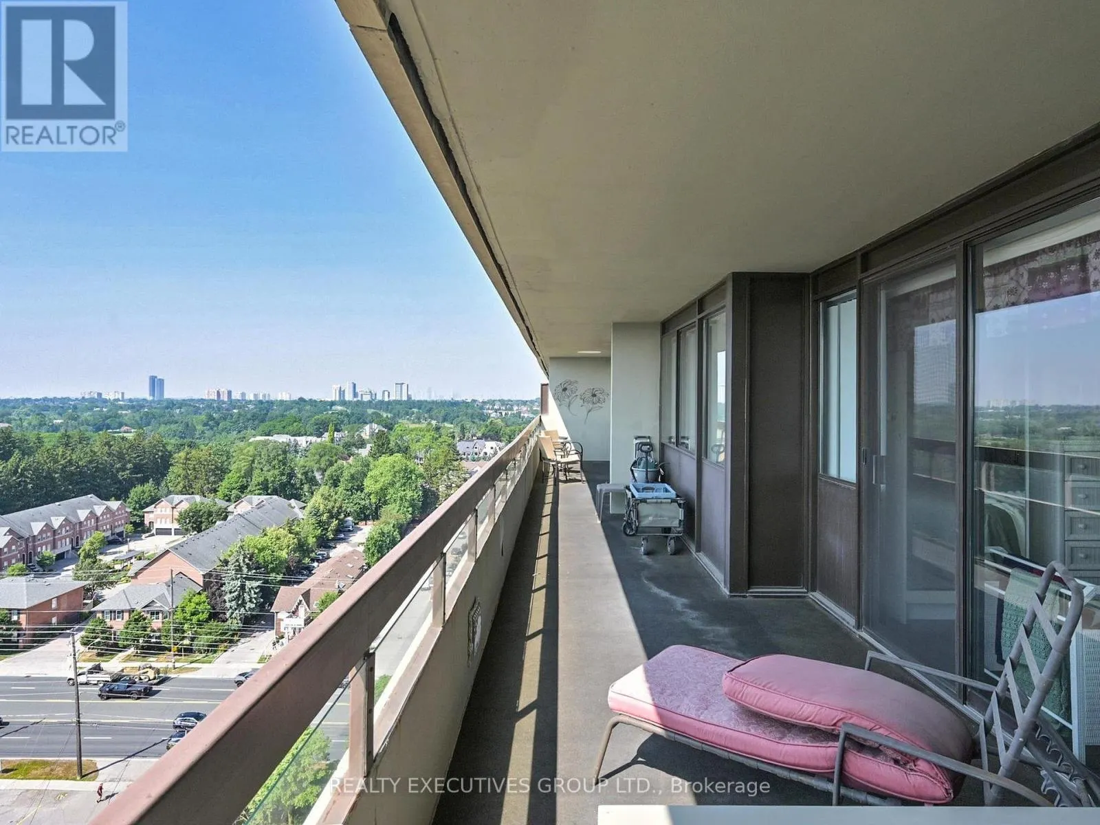 1701 - 8111 YONGE STREET