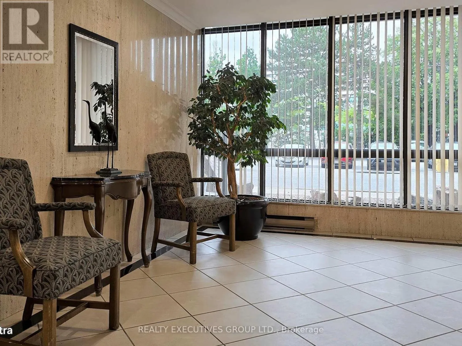 1701 - 8111 YONGE STREET