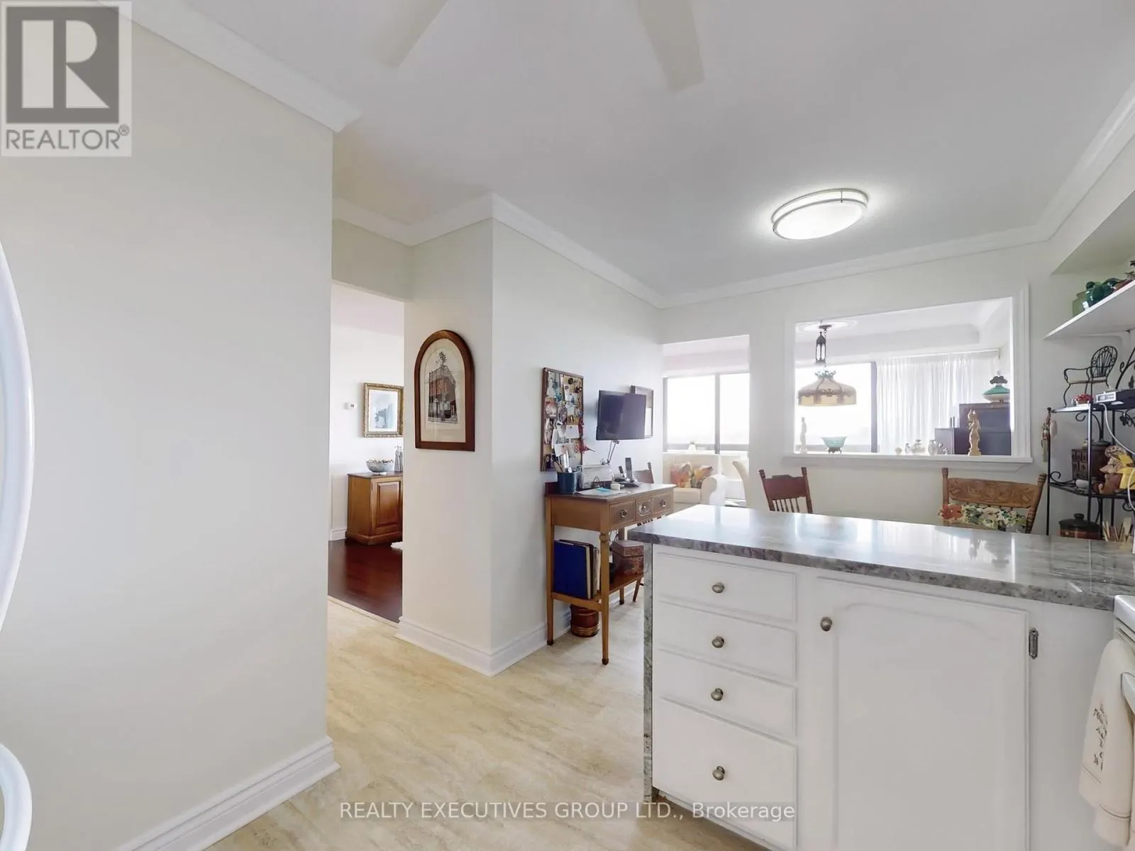 1701 - 8111 YONGE STREET