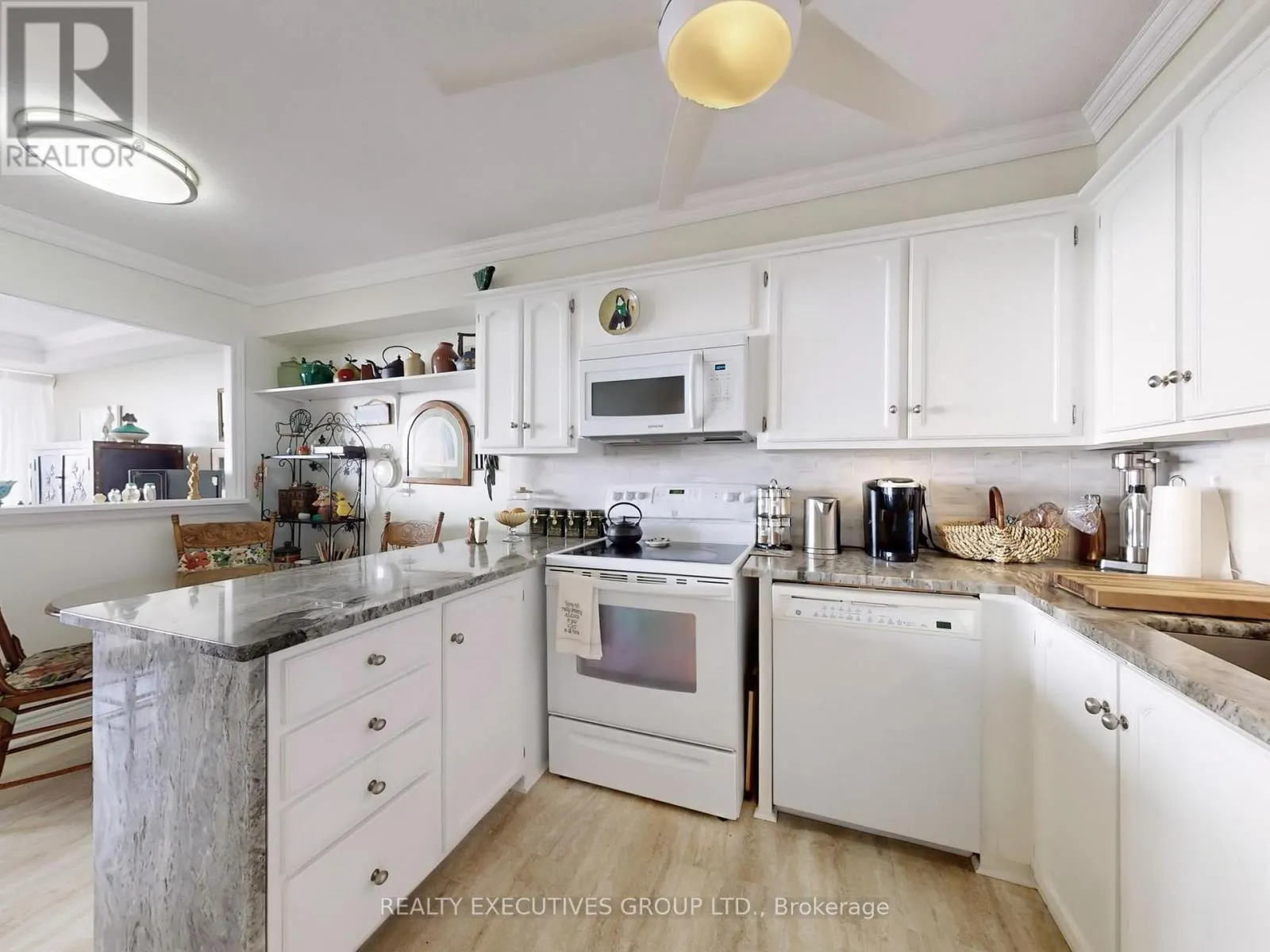 1701 - 8111 YONGE STREET