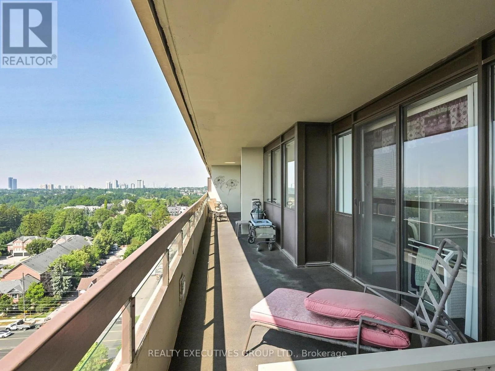 1701 - 8111 YONGE STREET