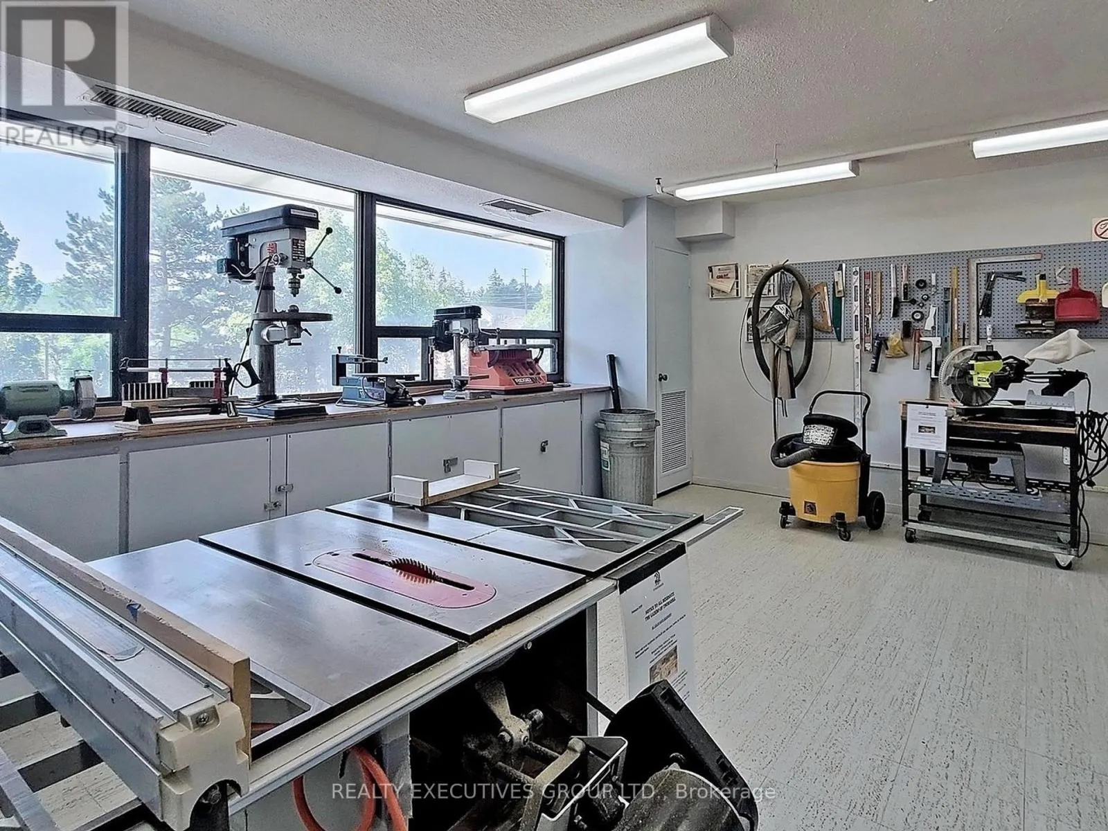 1701 - 8111 YONGE STREET