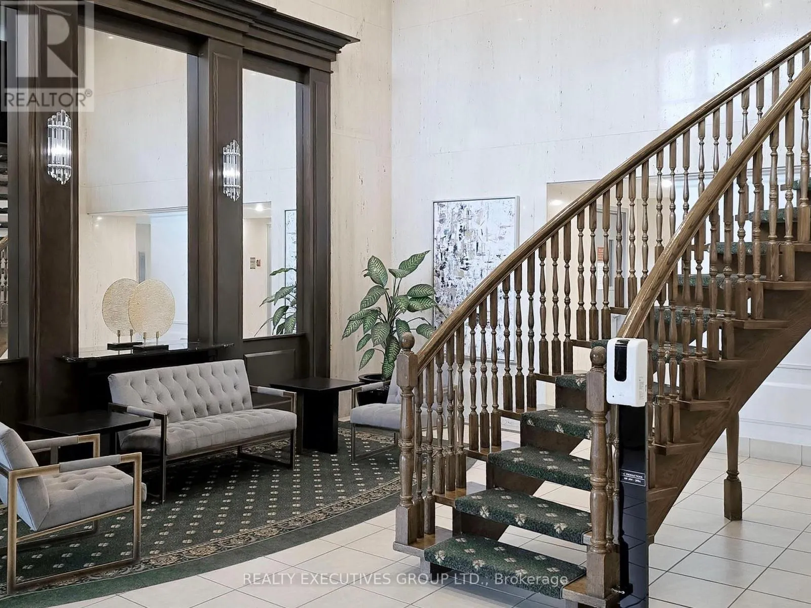 1701 - 8111 YONGE STREET