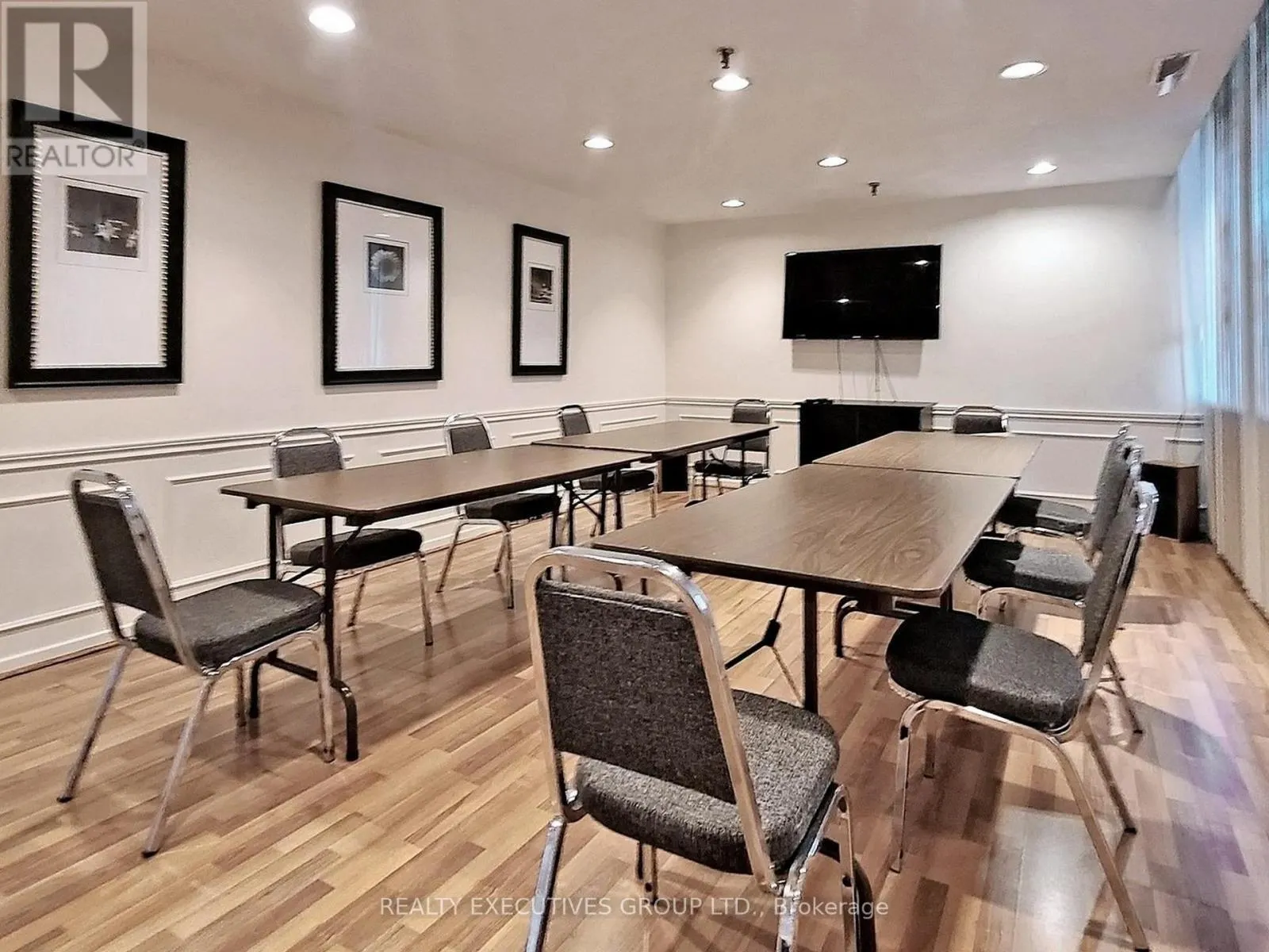 1701 - 8111 YONGE STREET