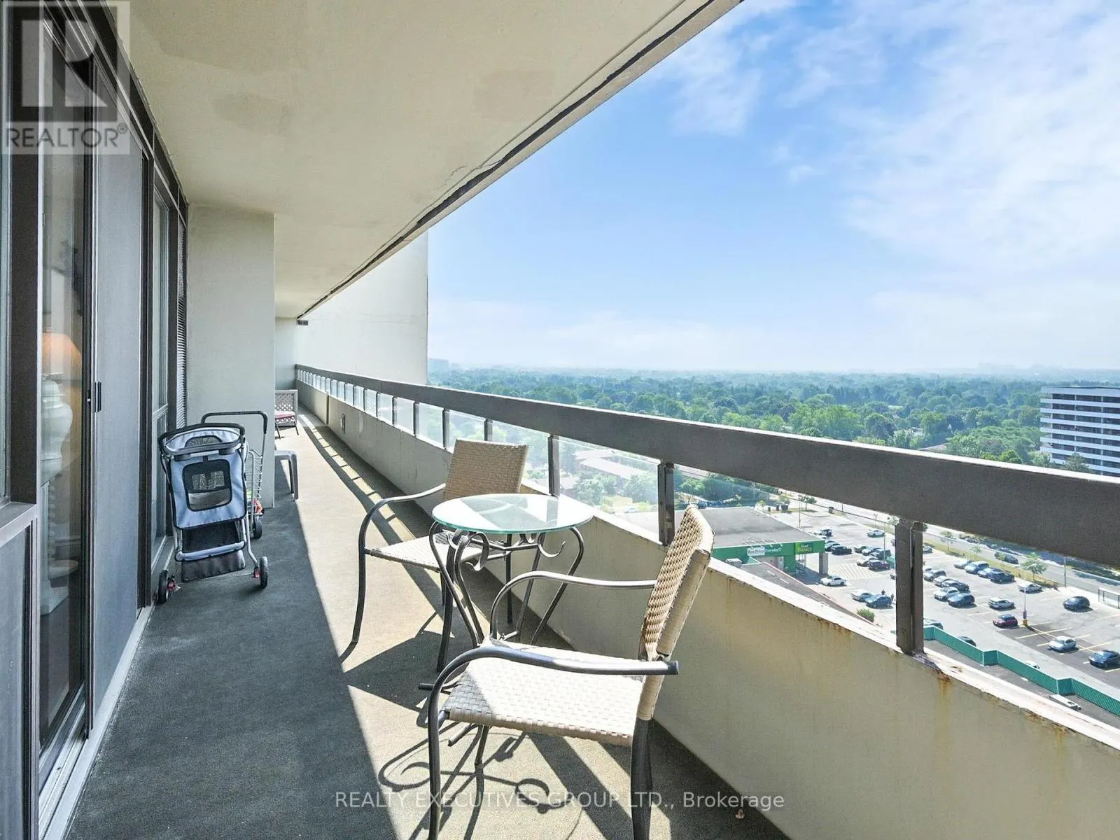 1701 - 8111 YONGE STREET