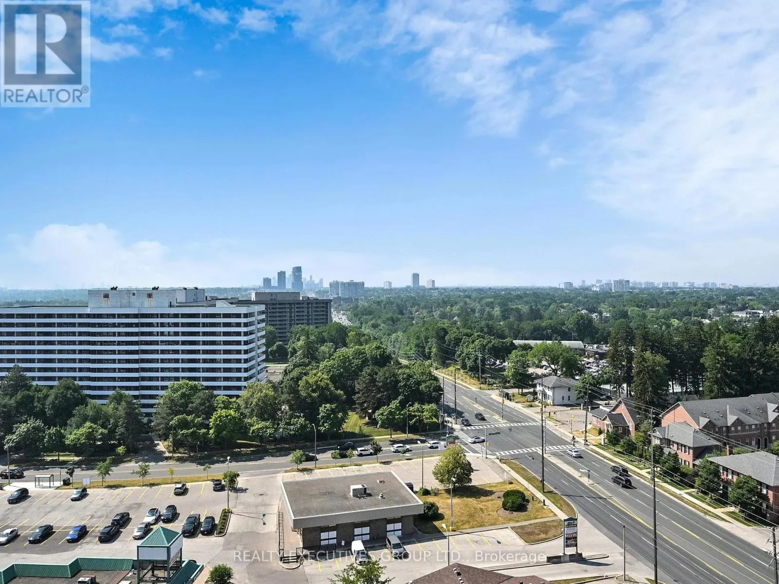 1701 - 8111 YONGE STREET