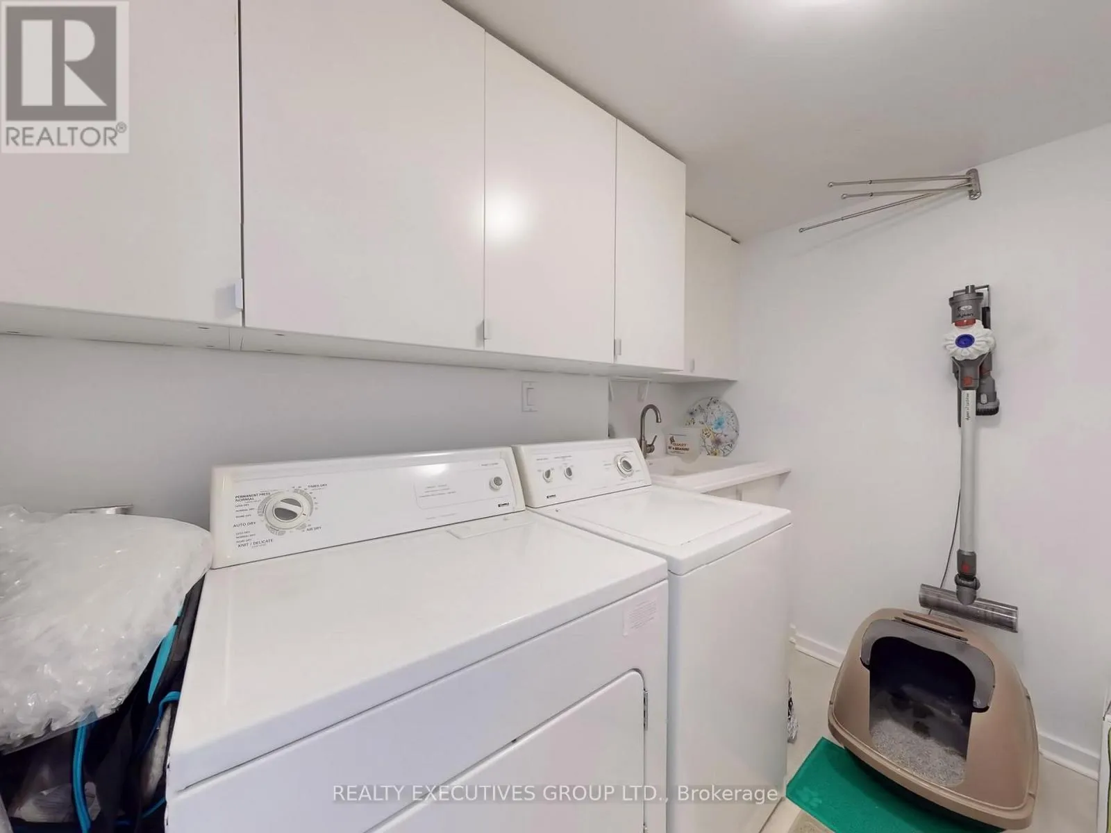 1701 - 8111 YONGE STREET
