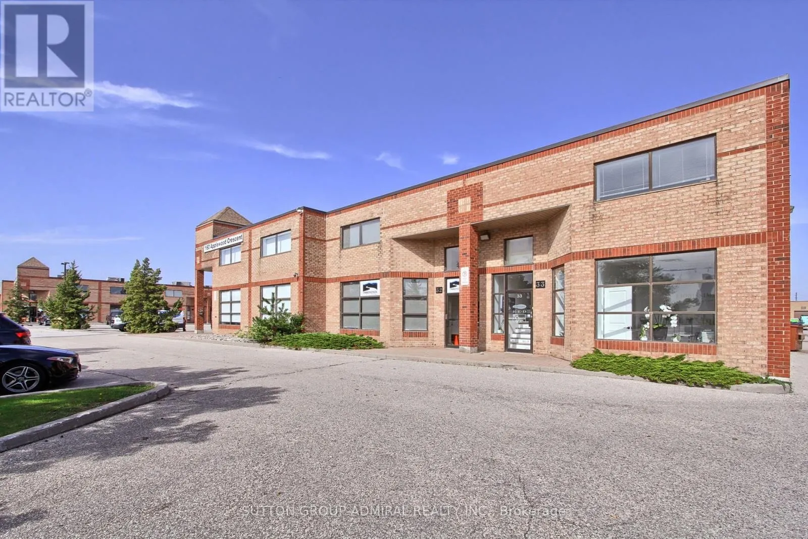 17 - 160 APPLEWOOD CRESCENT