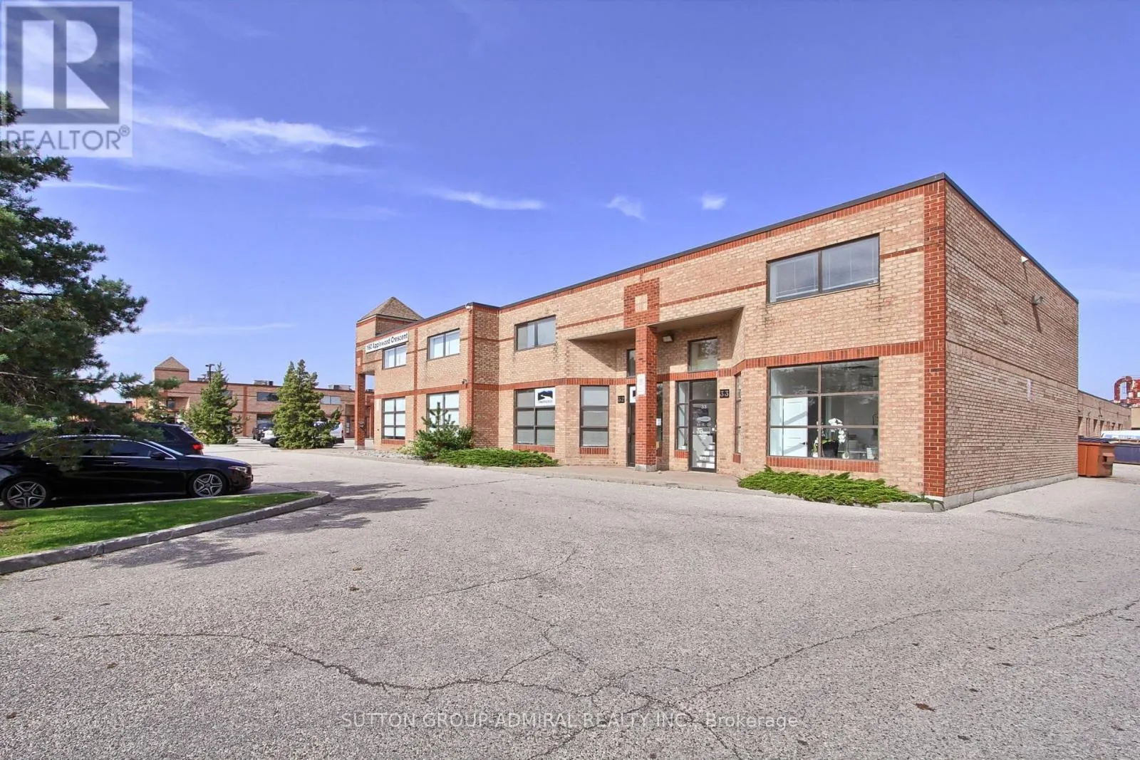 17 - 160 APPLEWOOD CRESCENT
