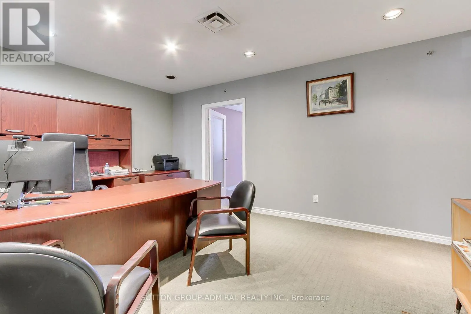17 - 160 APPLEWOOD CRESCENT