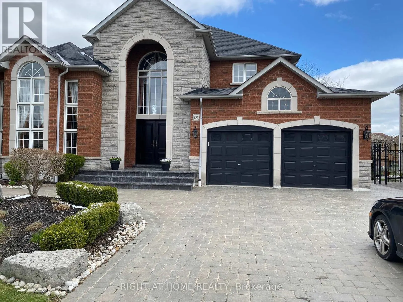 198 NOVAVIEW CRESCENT