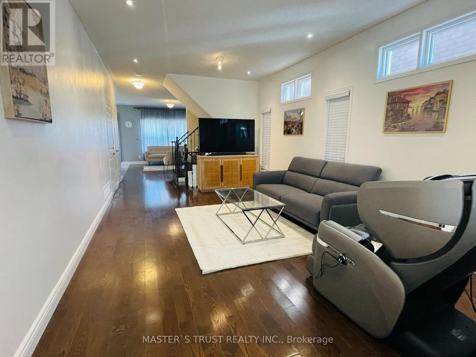 418 THE BRIDLE WALK