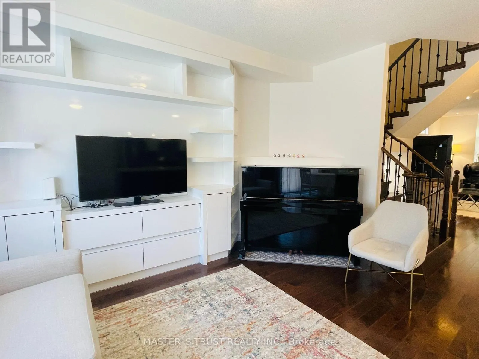 418 THE BRIDLE WALK